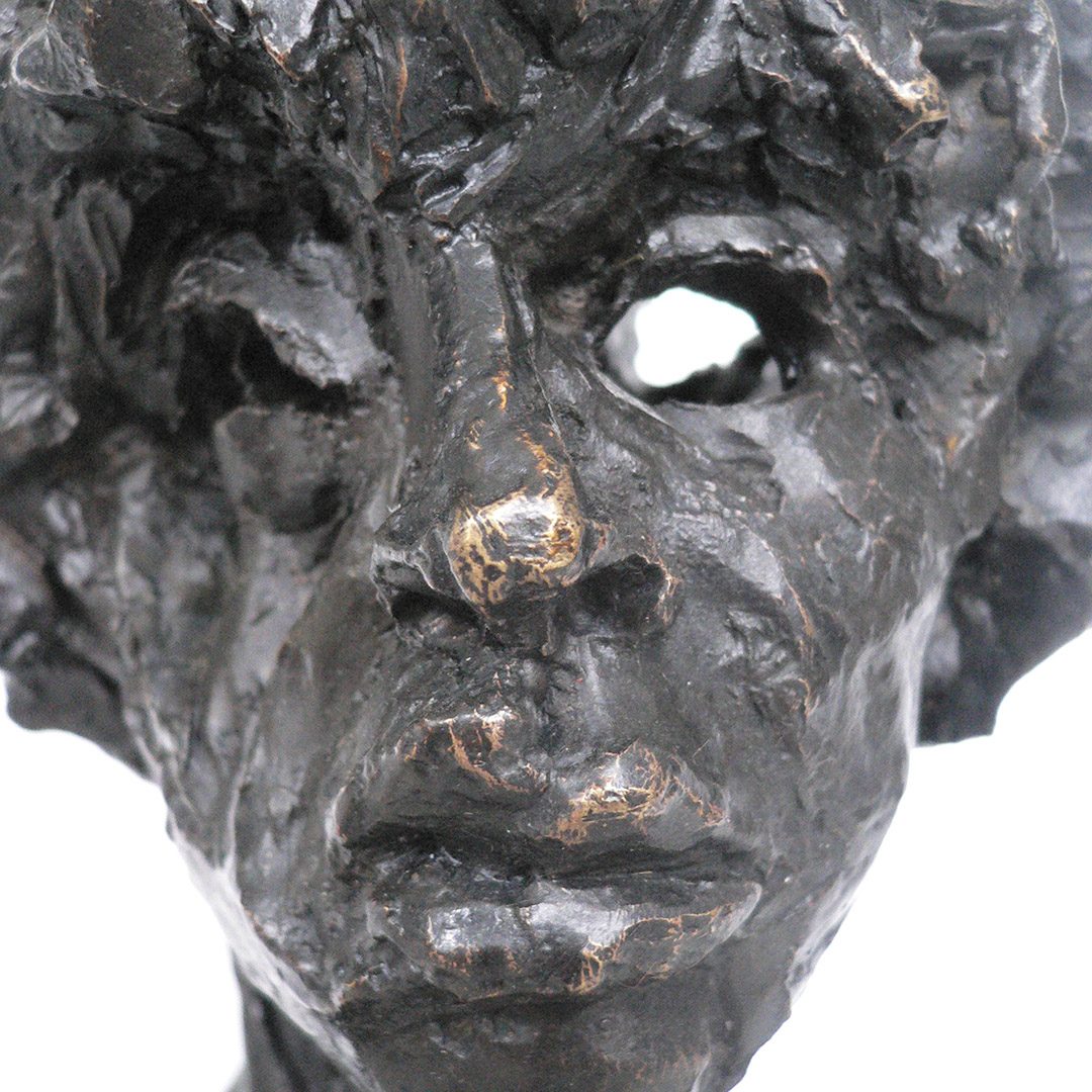 Mona - Escultura / Sculpture. Medium: Bronze 1/8, Year: 2006. — Estela Currao.