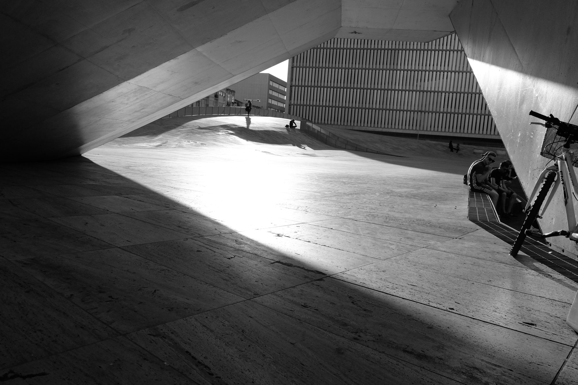 Abstracción urbana - Fotografía / Photographie. Medium: Digital BNW photography, Year: 2018. — Estela Currao.