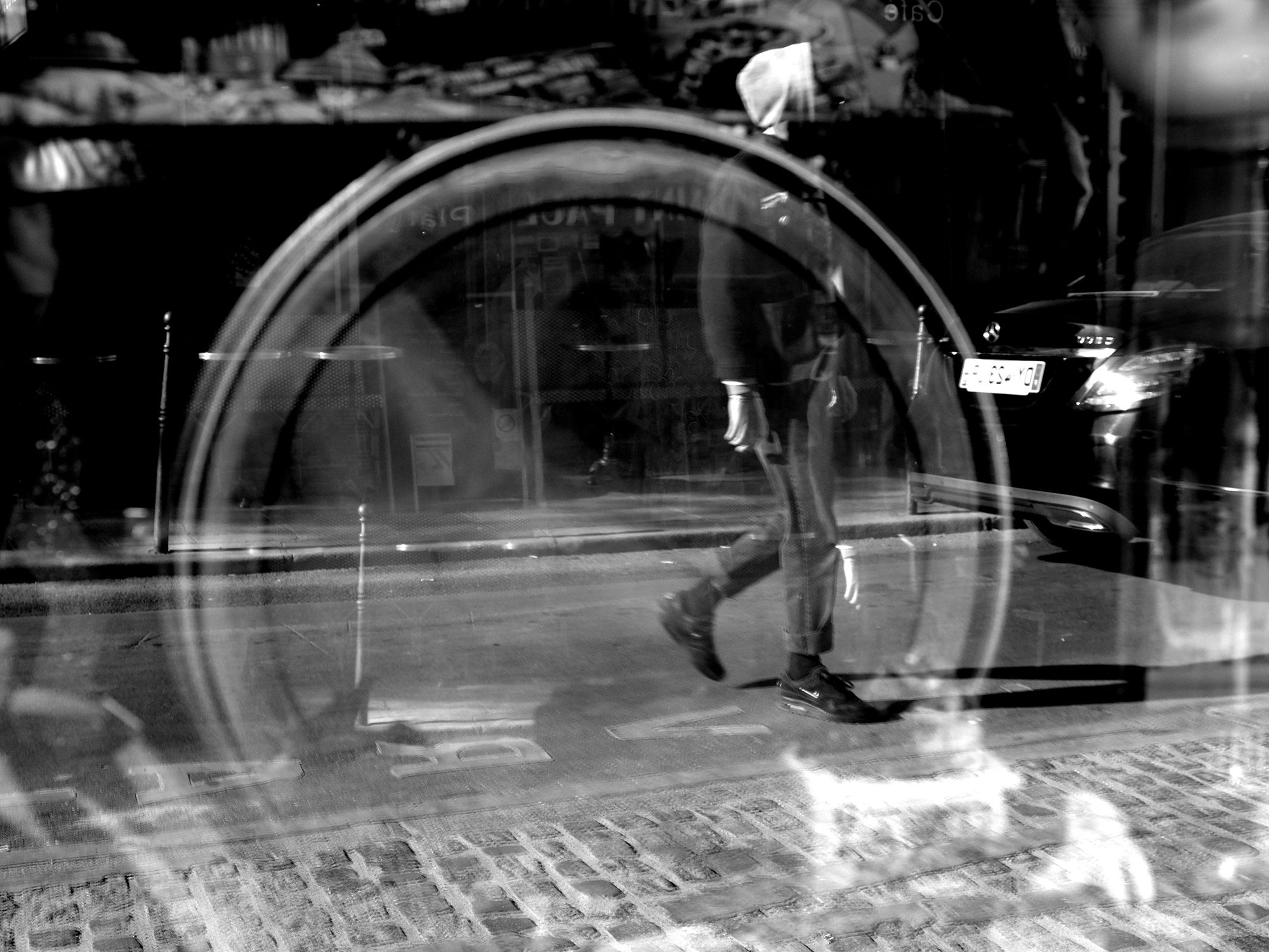 Passage fantôme - Fotografía / Photographie. Medium: Digital BNW photography — Dibond, Year: 2018. — Estela Currao.